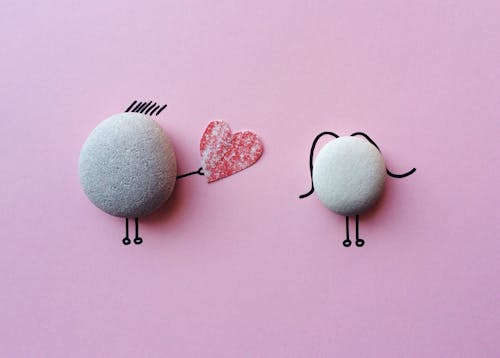 誤解を解くための「シーン別・翻訳」マニュアル。大切な気持ちを一生懸命伝える様子。